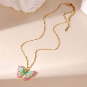 Butterfly Pendant Necklace Q45
